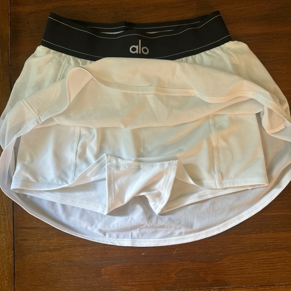 ALO Yoga White Match Point Skirt- XS - Picture 3 of 4
